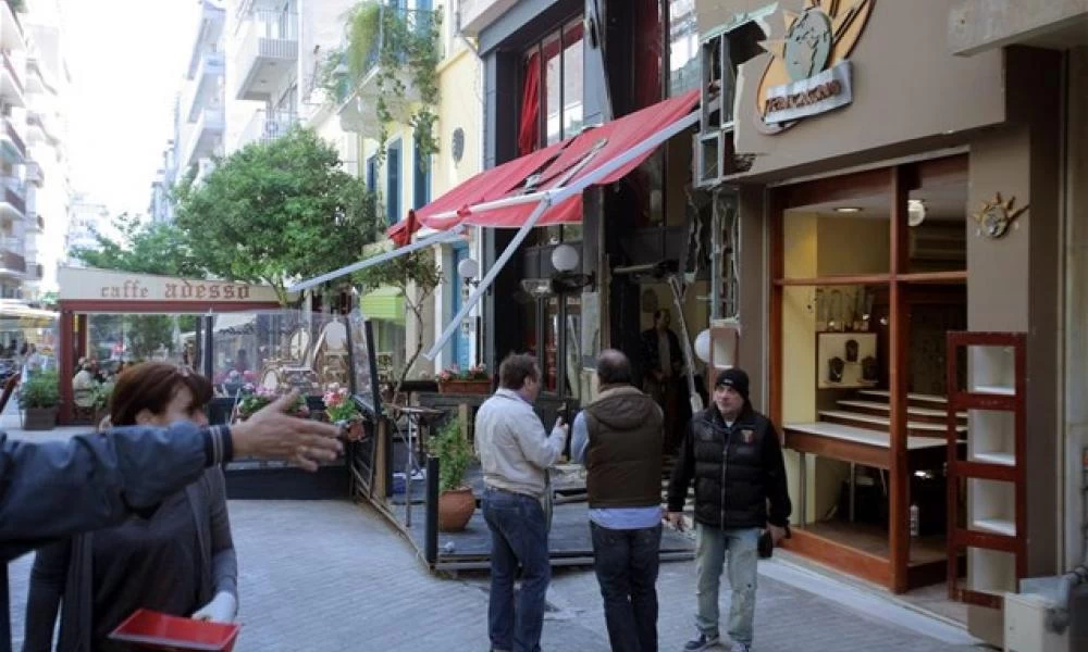 Στόχος εμπρηστών έγινε καφετέρια στη Θεσσαλονίκη